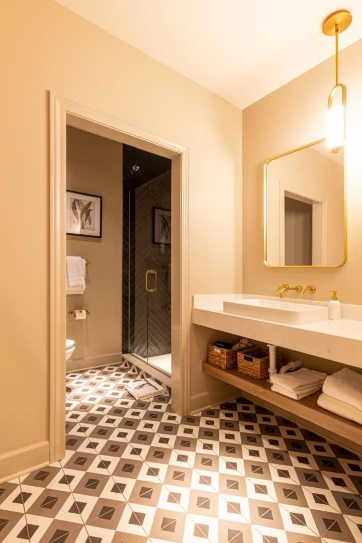 Appartement Sinclair - Stylish Retro Boutique West Dundee
